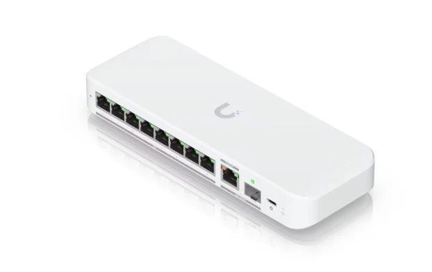 Flexible 8-port 2.5G switch with a 10G