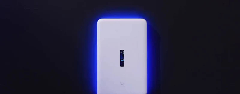 Space-efficient UniFi OS Console with in